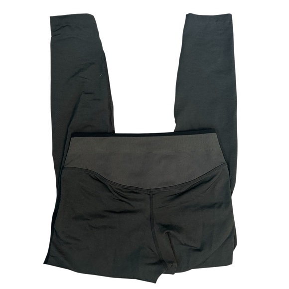 Lululemon Seamless Mesh High-Rise Training Tight 25"
Graphite Grey
A247 - Picture 5 of 8